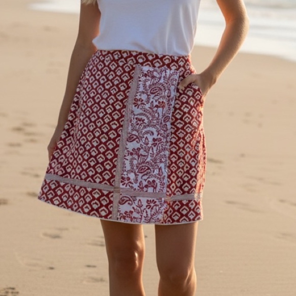 J. McLaughlin Vibrant Red and White Patterned Mini Skirt